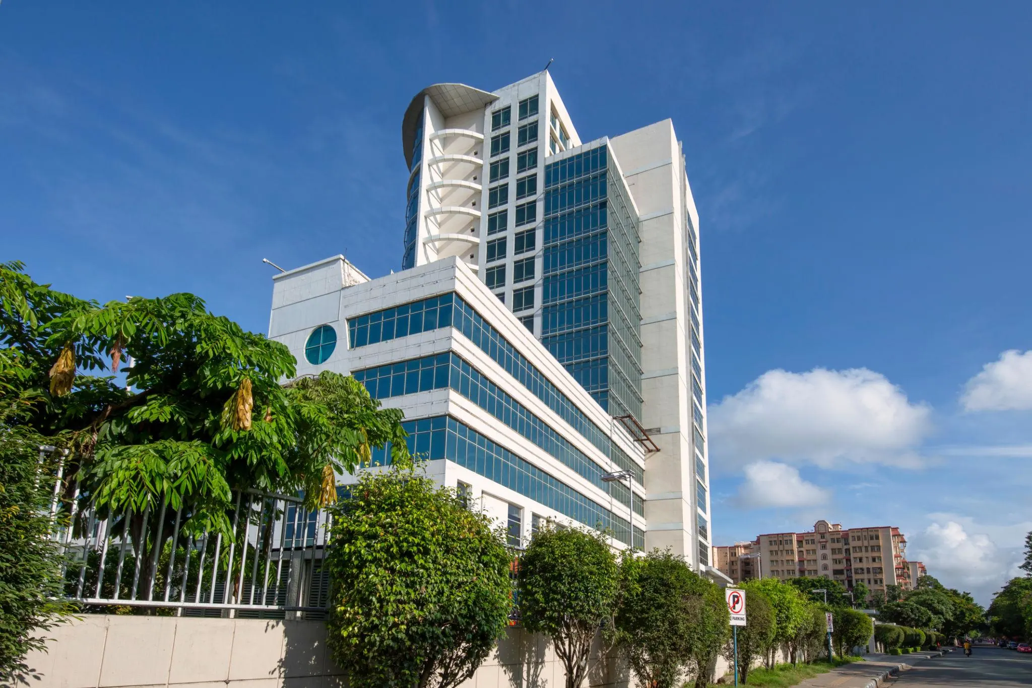 Latest news image for "Srijan Group Acquires DLF TechPark II for ₹696 Crore"