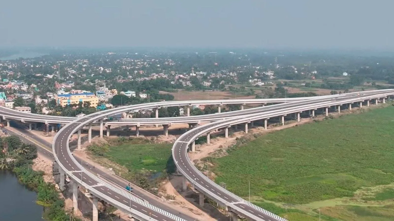 Latest news image for "NHAI plans six-lane elevated corridor on Belghoria Expressway to ease Kolkata traffic congestion"